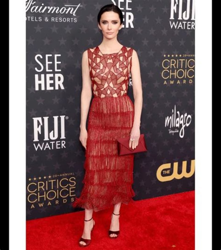 Elizabeth Tulloch Height Weight Shoe Size Body measurement Organic facts - Celebrity.tn