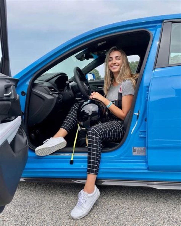 Emelia Hartford Age | Wiki, Net worth, Bio, Height, Boyfriend