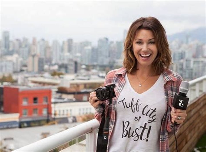 Erin Cebula (TV Show Host) - Age, Birthday, Bio, Facts, Family, Net Worth, Height & More