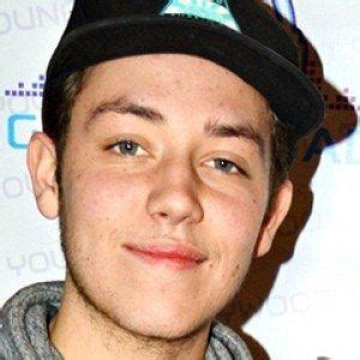 Ethan Cutkosky (TV Actor) - Age, Birthday, Bio, Facts, Family, Net Worth, Height & More