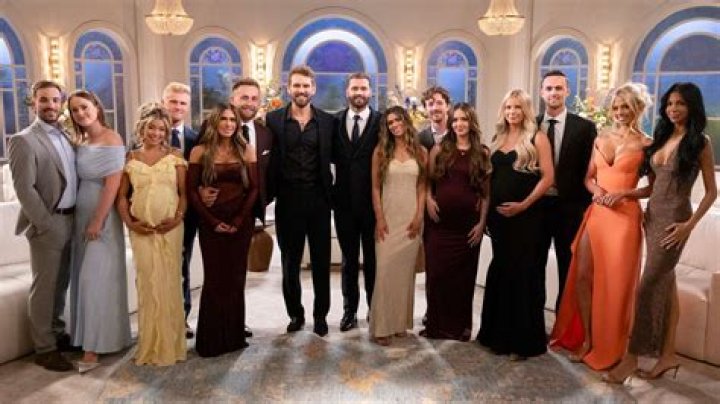 EXCLUSIVE PHOTOS!Nick Viall Looks “Totally in Love” on Date with ‘Bachelor’ Contestant!