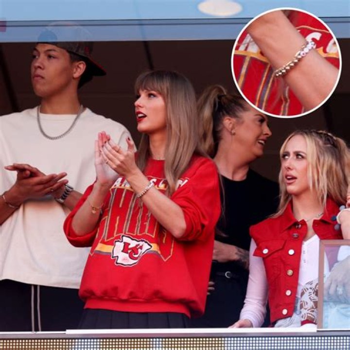 Fangirl! Taylor Swift Wears Friendship Bracelet With Travis Kelce’s Jersey Number at Chiefs Game