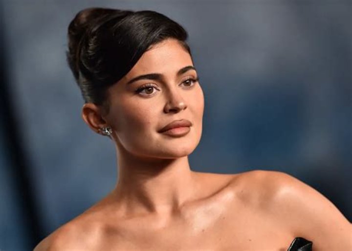 Fans Claim Kylie Jenner Is ‘Lying’ About Not Getting Plastic Surgery: ‘People Can See’