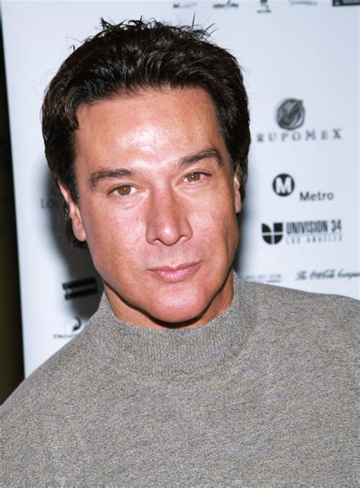 Fernando Allende (TV Actor) - Age, Birthday, Bio, Facts, Family, Net Worth, Height & More