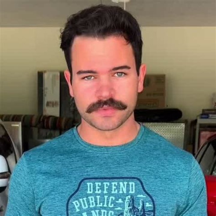 Frankie LaPenna (Estrella de TikTok) - Edad, cumpleaños, biografía, hechos, familia, patrimonio neto, altura y más