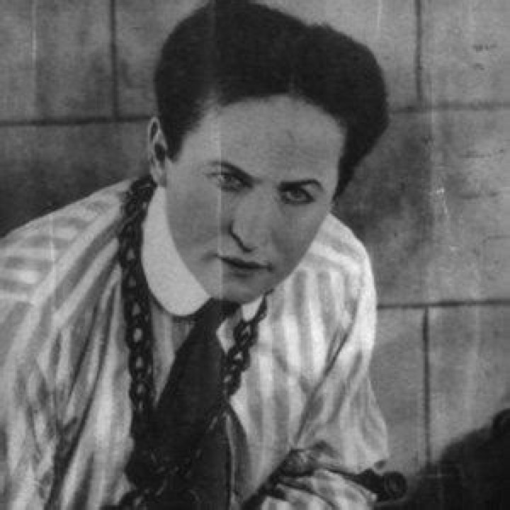 Harry Houdini (Magician) - Age, Birthday, Bio, Facts, Family, Net Worth, Height & More