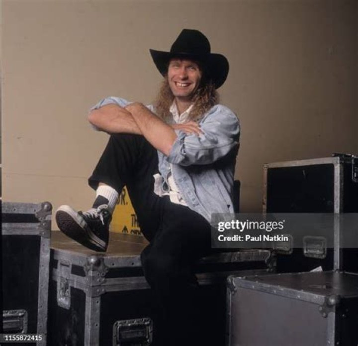 Henry Lee Summer (Rock Singer) - Age, Birthday, Bio, Facts, Family, Net Worth, Height & More