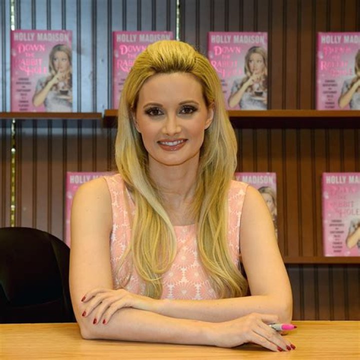 Holly Madison Warns Hugh Hefner’s Wife Crystal: “You’re in Over Your Head!”