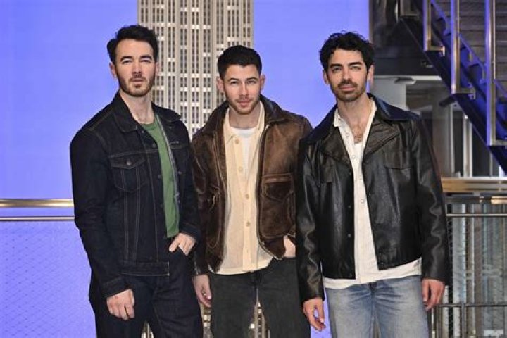 How many brothers do the Lopez brothers have?