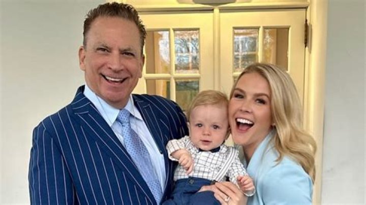 How old is Dionne Warwick and what is her net worth?