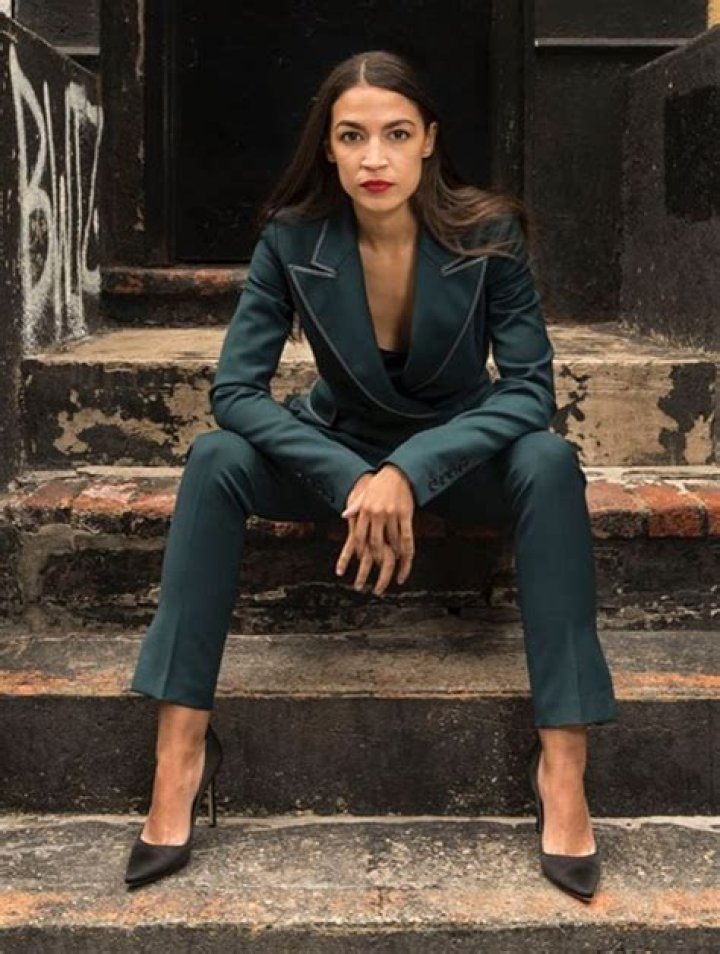How tall is Alexandria Ocasio-Cortez?