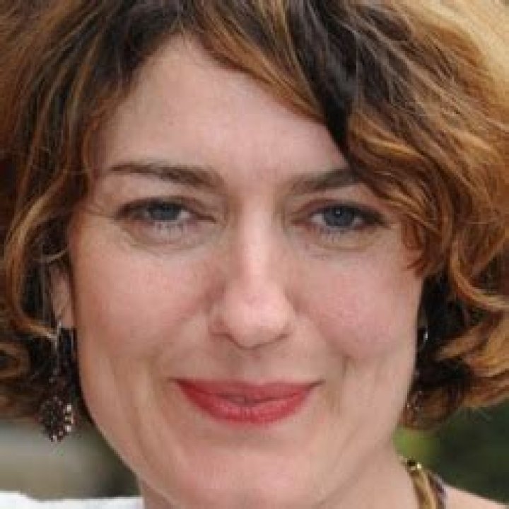 How tall is Anna Chancellor