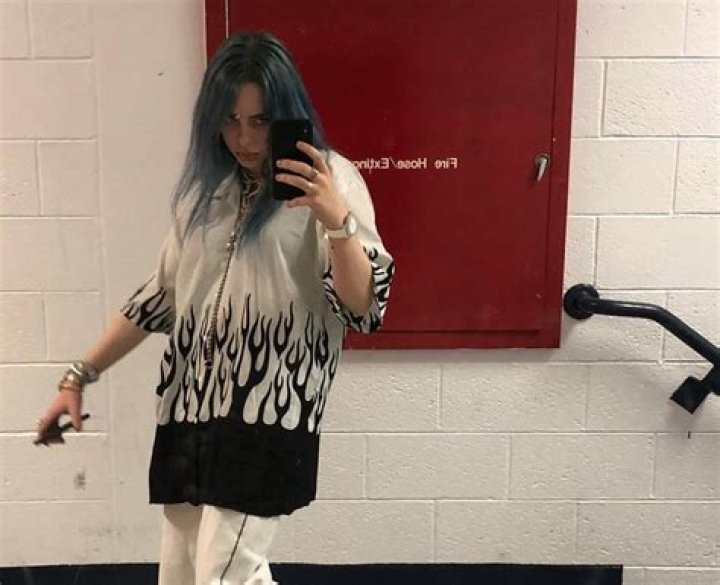 How tall is Billie Eilish