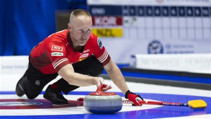 How tall is Brad Davis