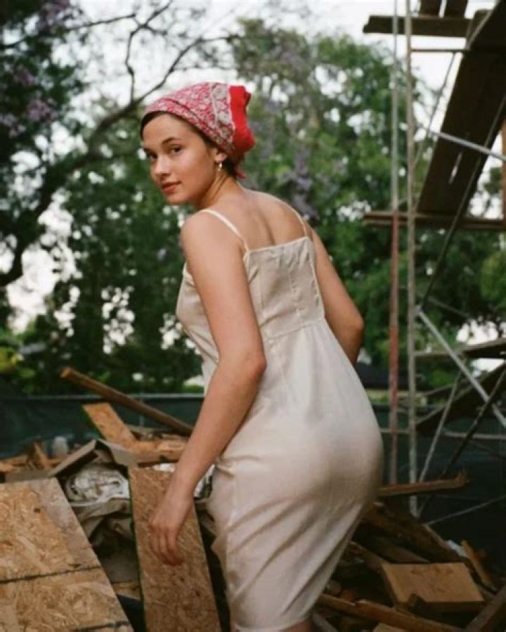 How tall is Cailee Spaeny