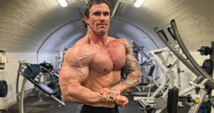 How tall is Calum von Moger