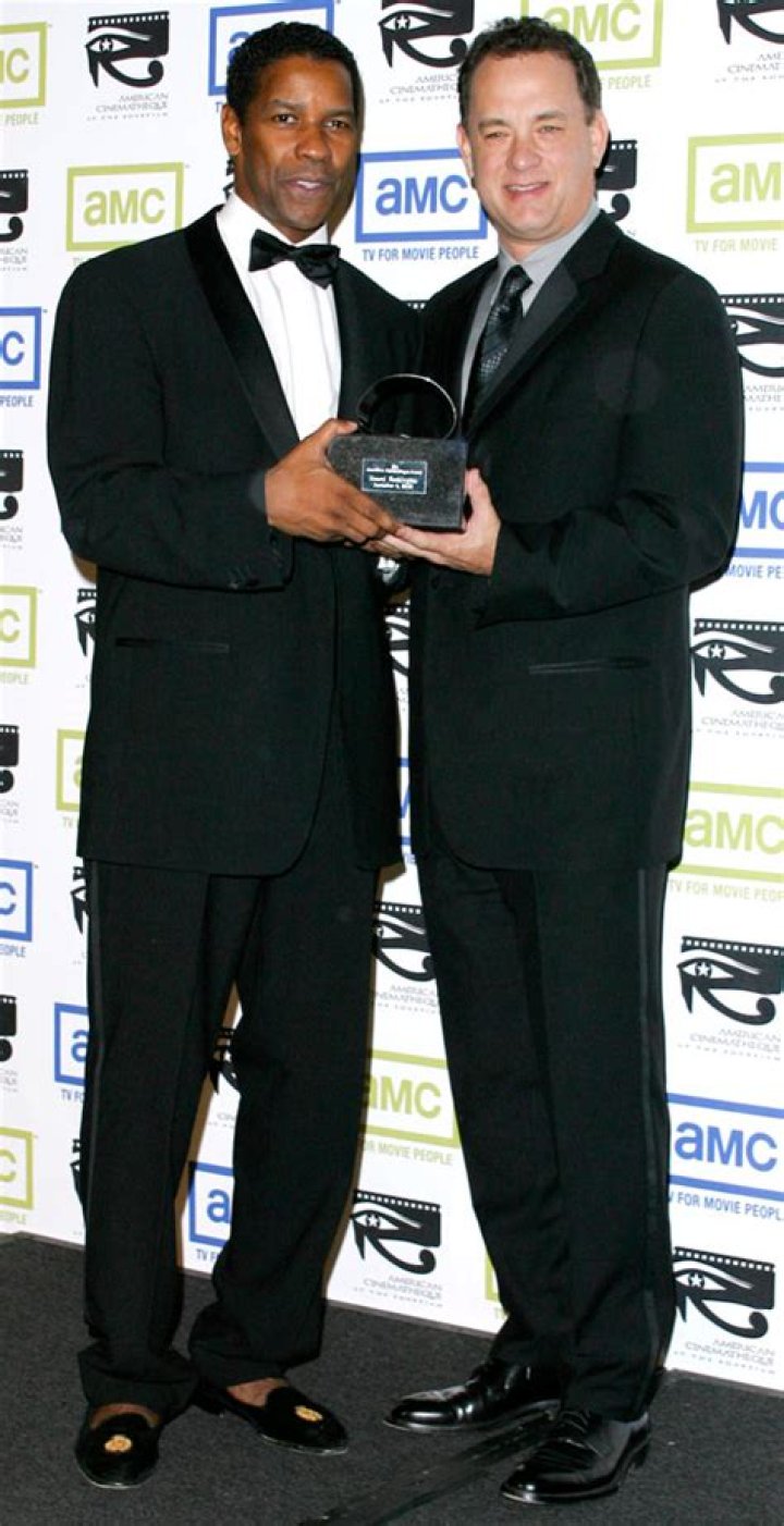 How tall is Colin Hanks