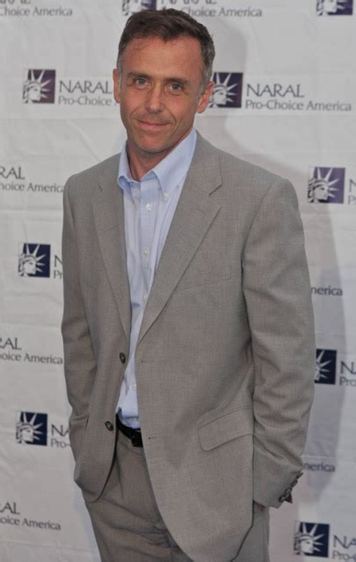 How tall is David Eigenberg