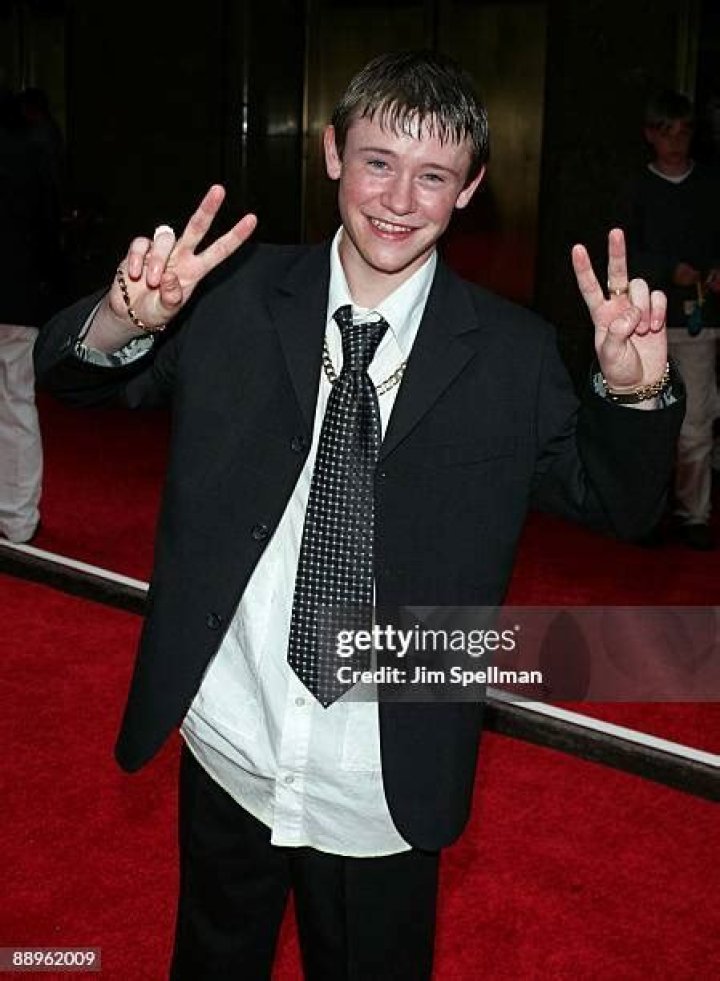 How tall is Devon Murray