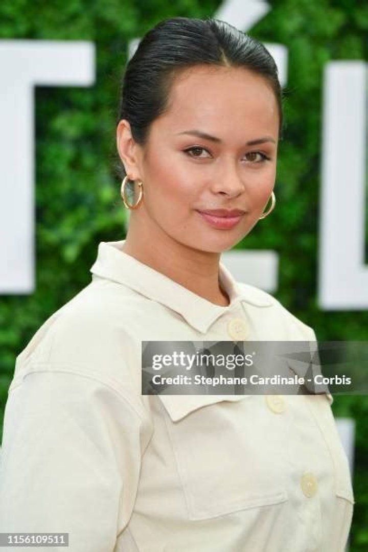 How tall is Frankie Adams