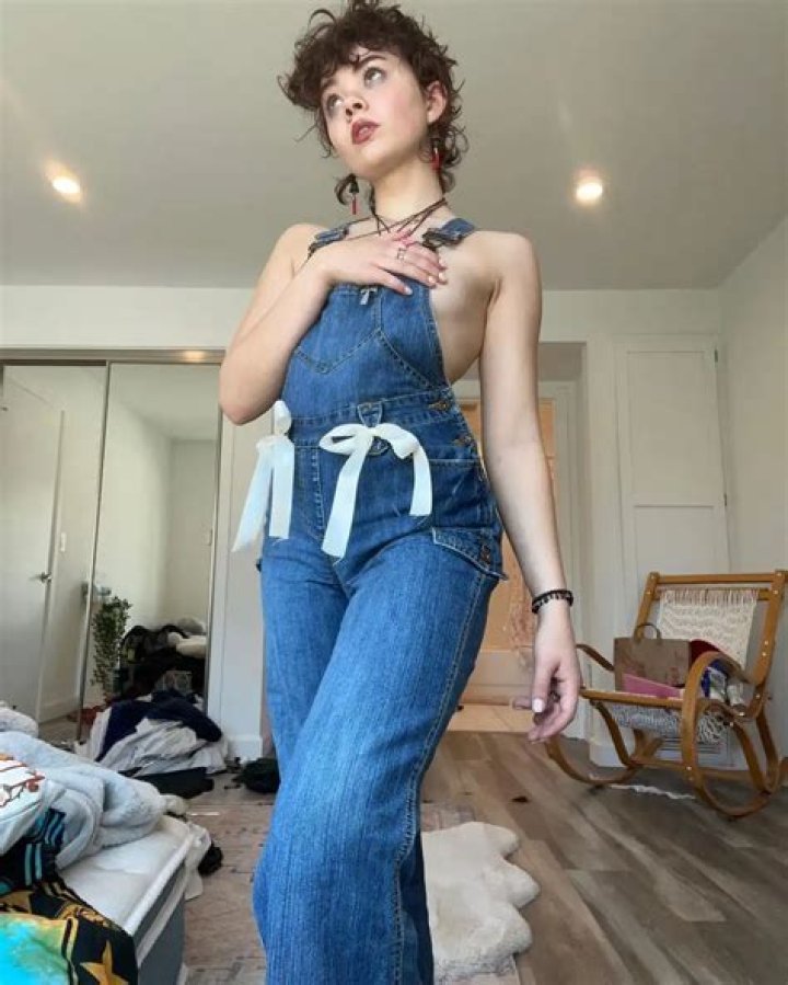 How tall is Hannah Riley