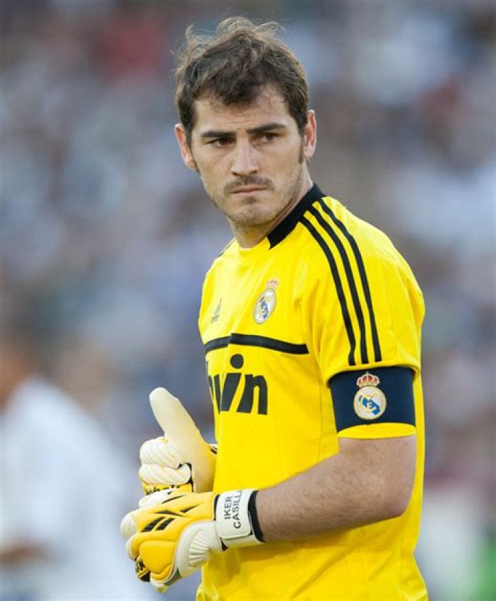 How tall is Iker Casillas