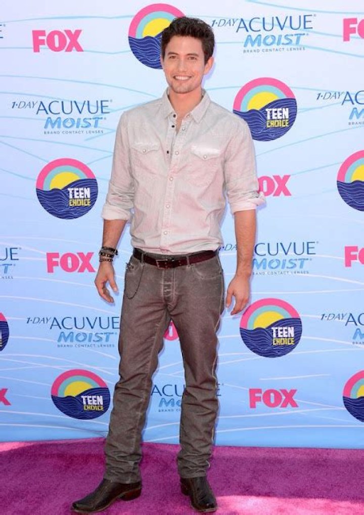 How tall is Jackson Rathbone