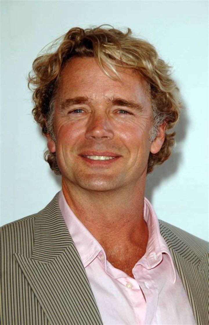 How tall is John Schneider