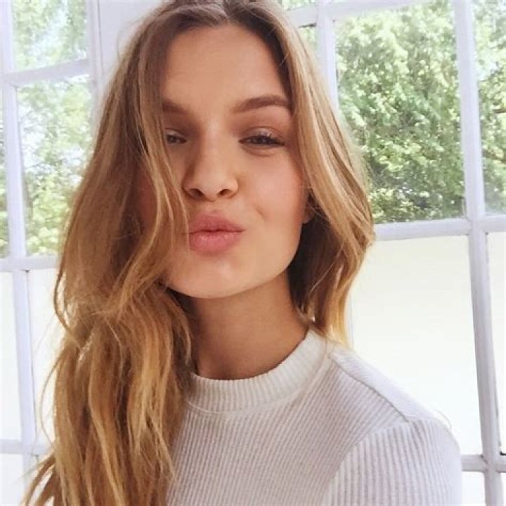 How tall is Josephine Skriver