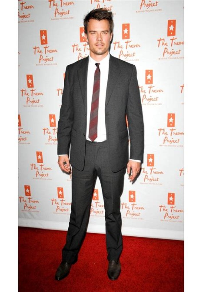 How tall is Josh Duhamel