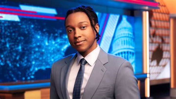 How tall is Josh Hopkins