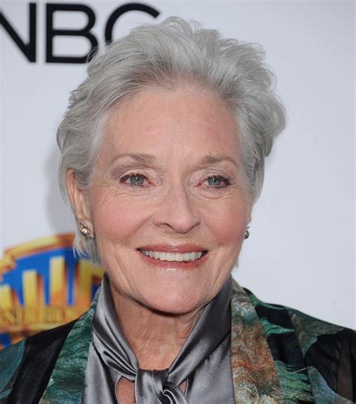 How tall is Lee Meriwether