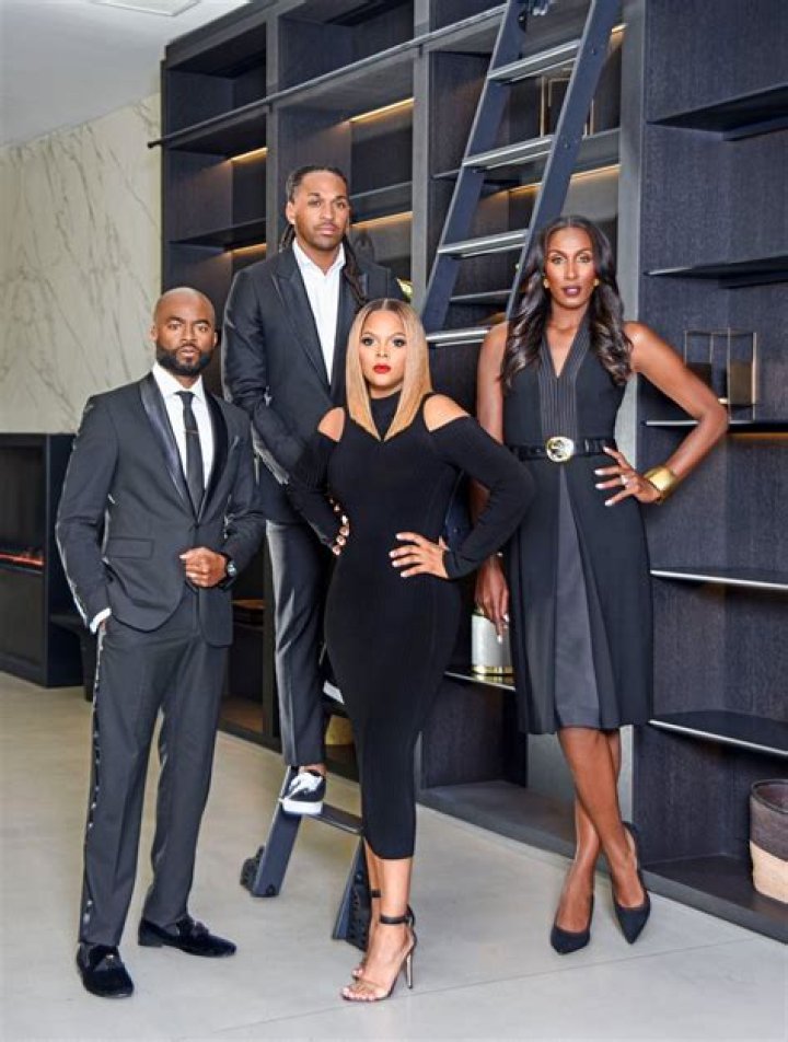 How tall is Lisa Leslie