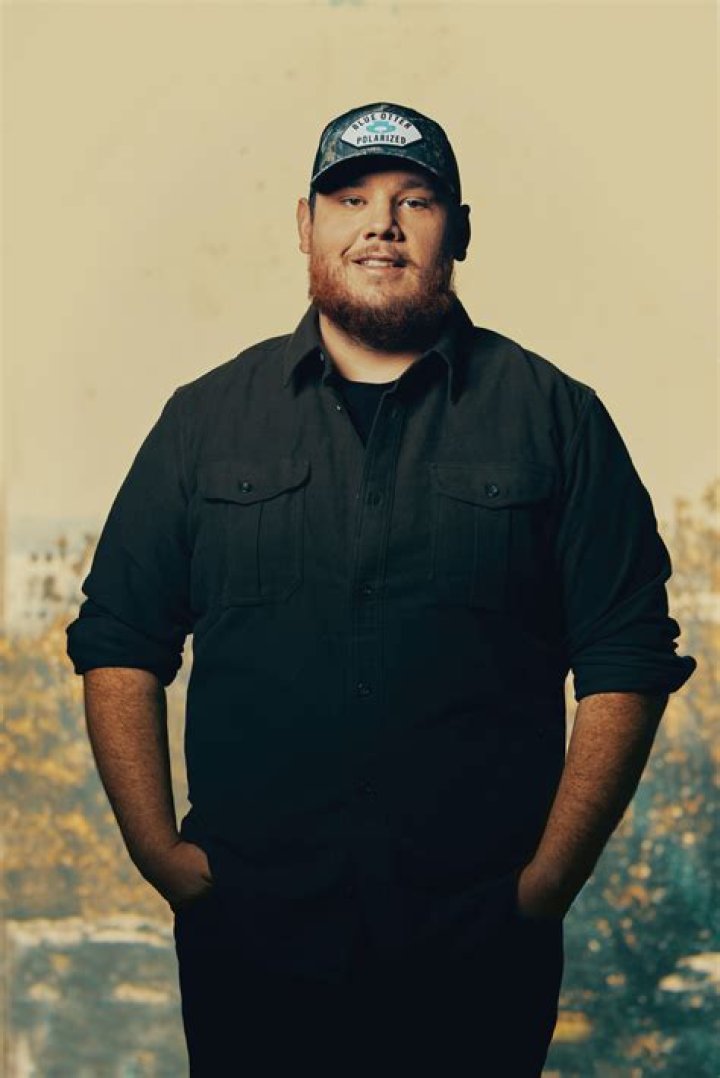 How tall is Luke Combs