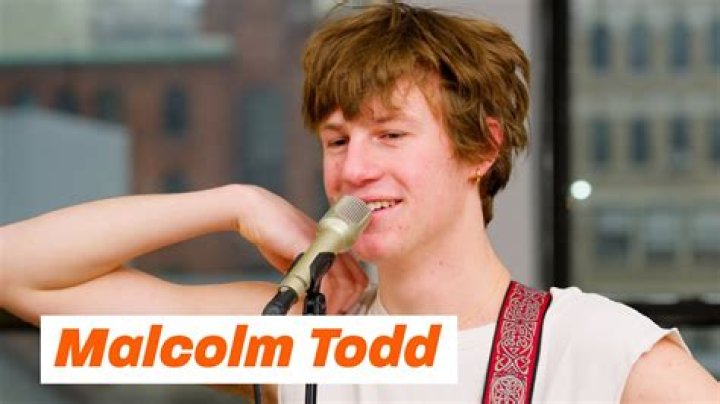 How tall is Malcolm Goodwin