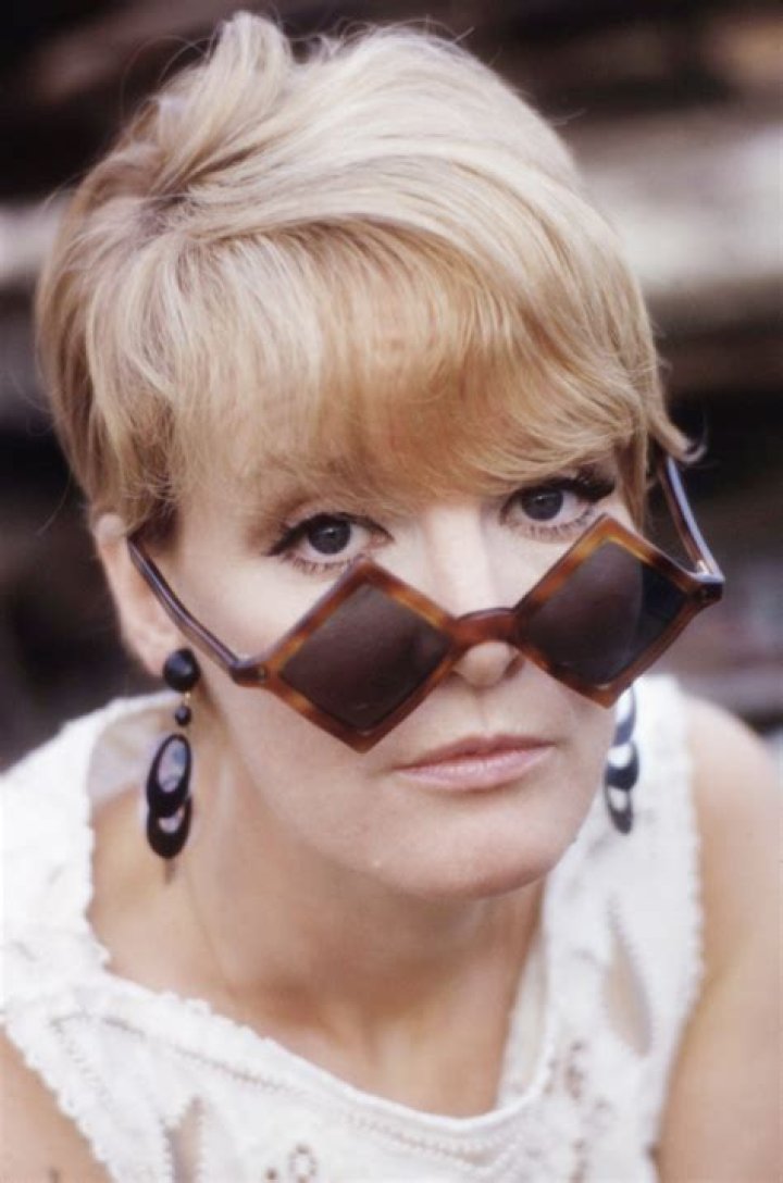 How tall is Petula Clark