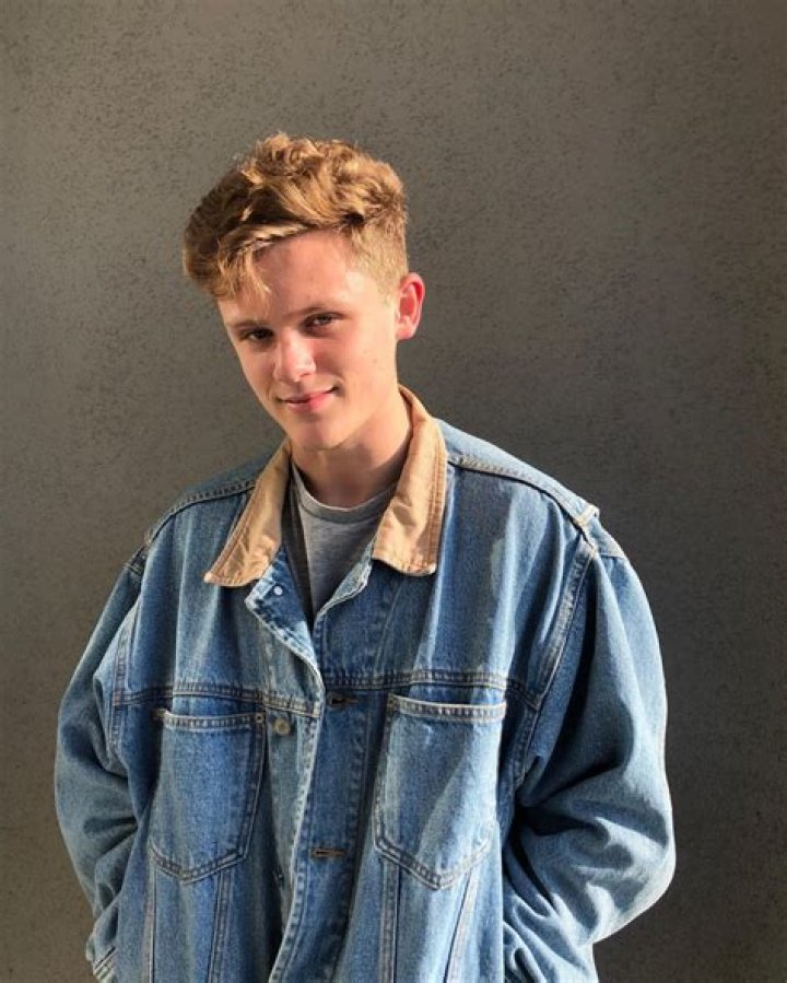 How tall is Ryan Destiny