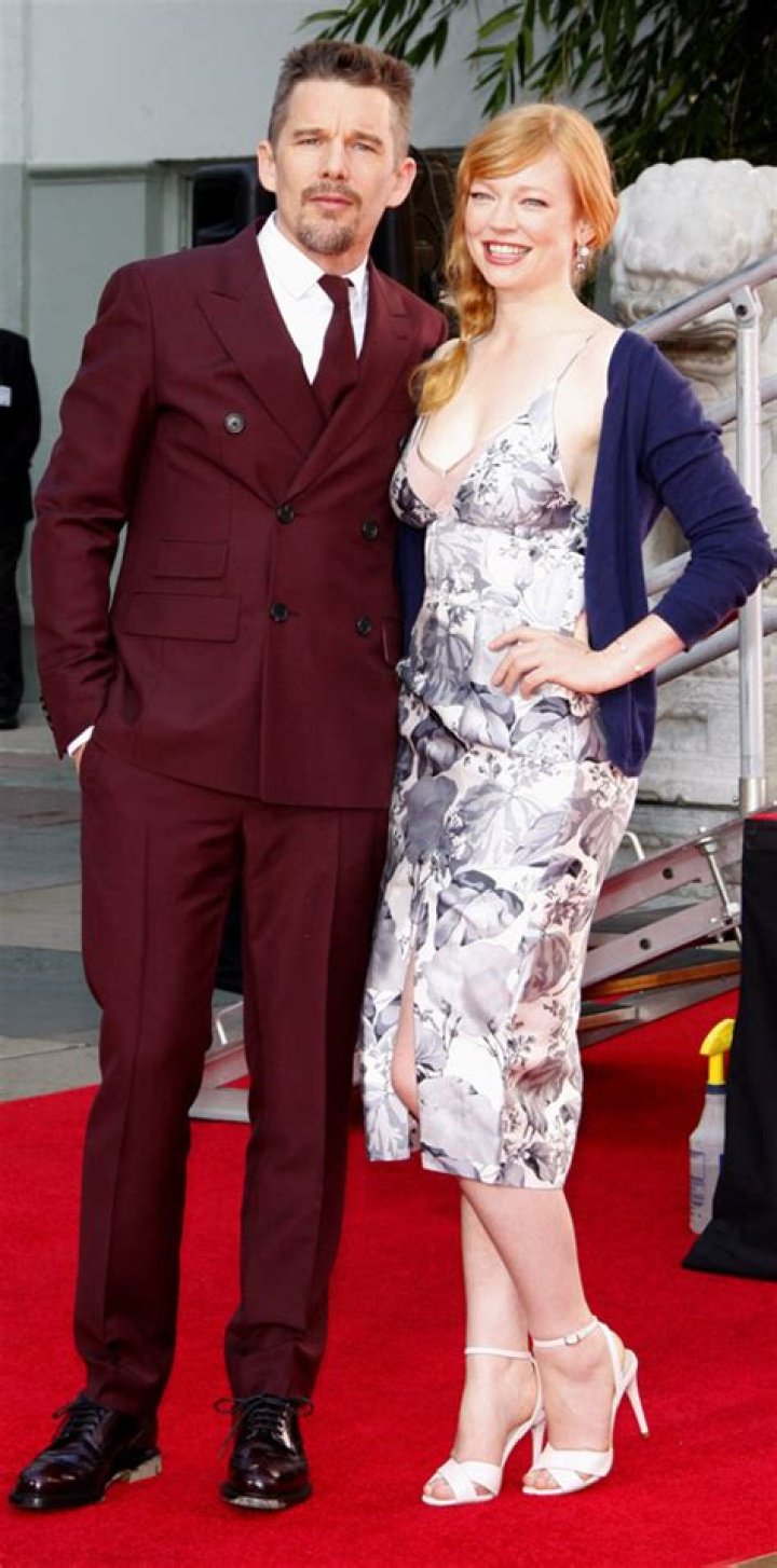 How tall is Sarah Snook