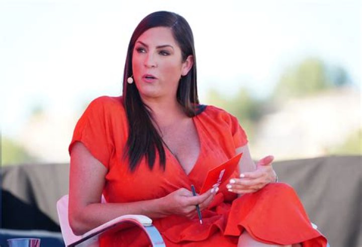 How tall is Sarah Spain