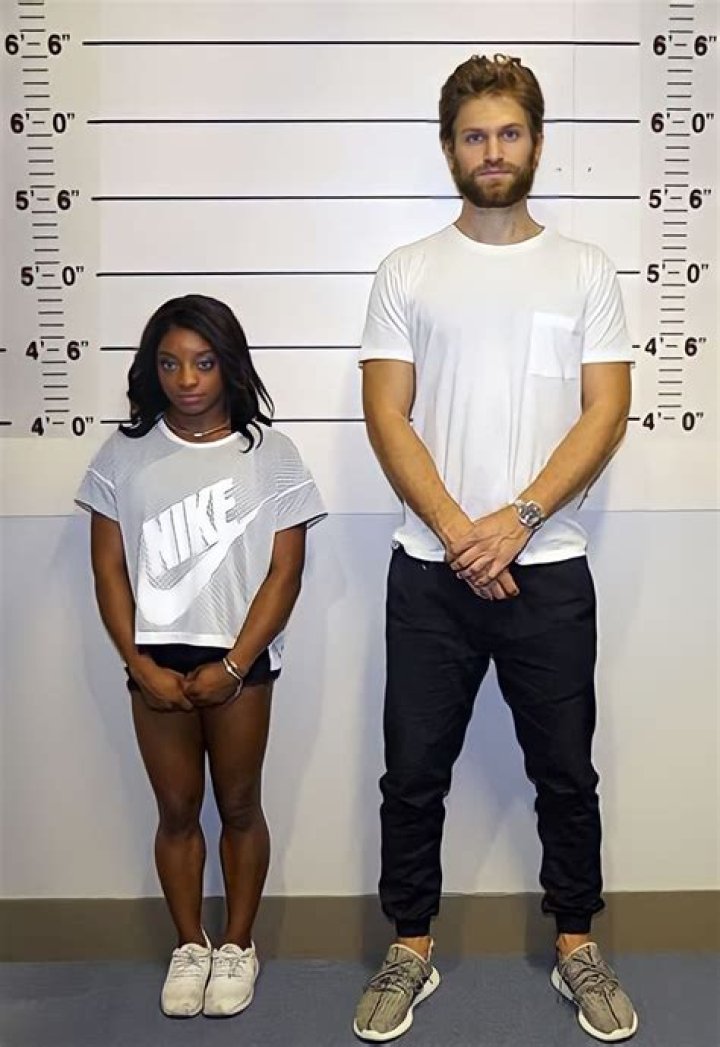 How tall is Simone Biles