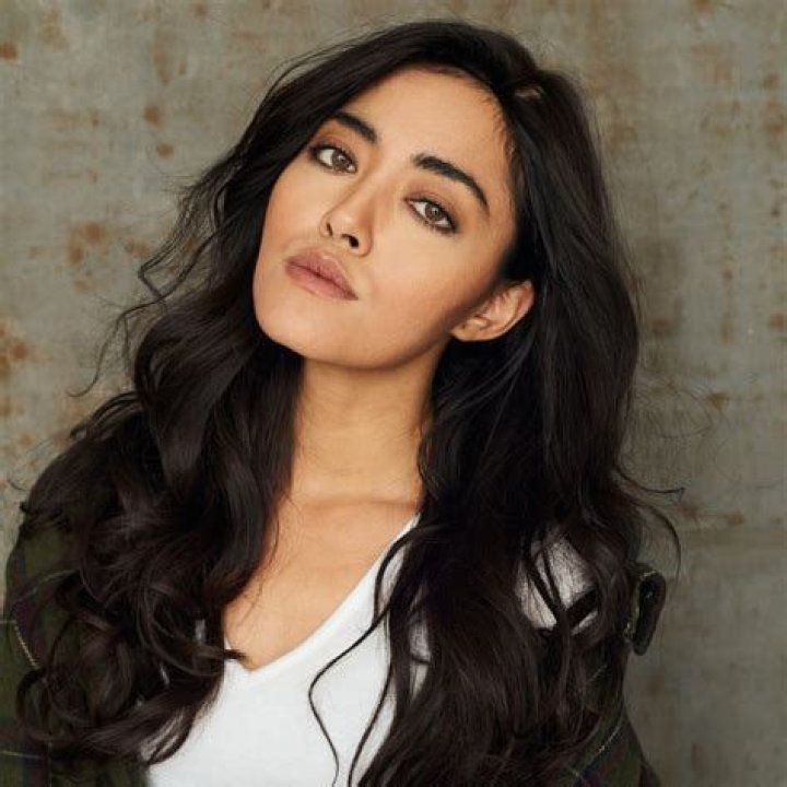 How tall is Yasmine Al-Bustami