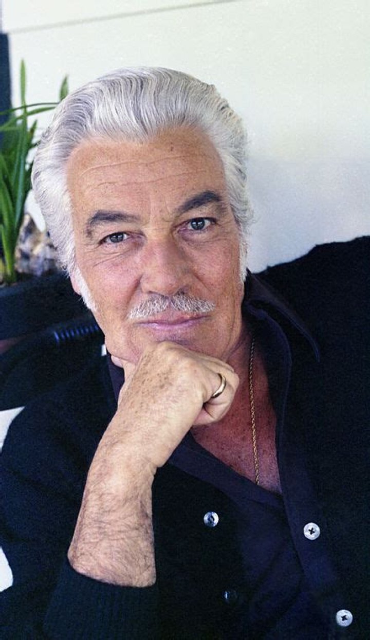 How tall was Cesar Romero