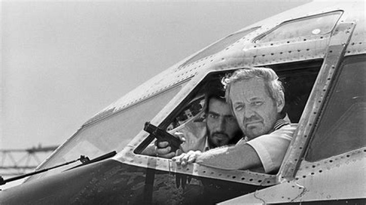 How Uli Derickson Saved 152 Passengers On TWA Flight 847 From Hijackers