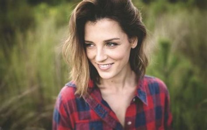 Husband, Height, Family & BIO of Actress