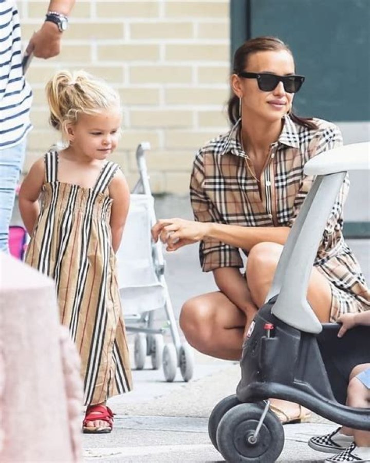 Irina Shayk's Daughter: A Deep Dive into the Life of Lea De Seine Shayk Cooper