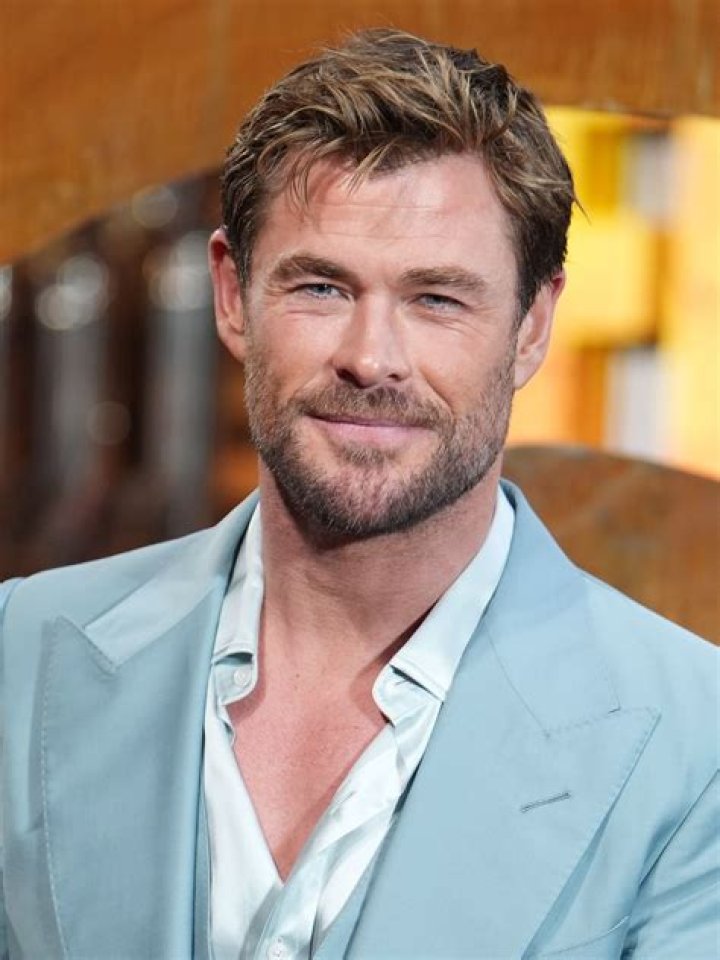 Is Chris Hemsworth too tall? – Celebrity.fm – #1 Official Stars, Business & People Network, Wiki, Success story, Biography & Quotes