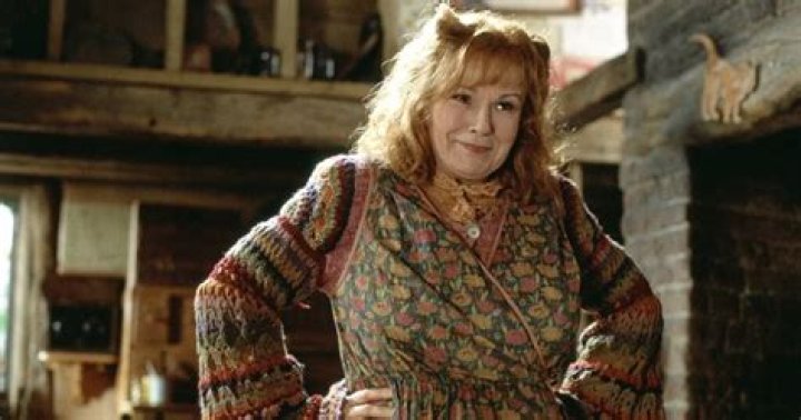 Is the actress that played Mrs. Weasley still alive?