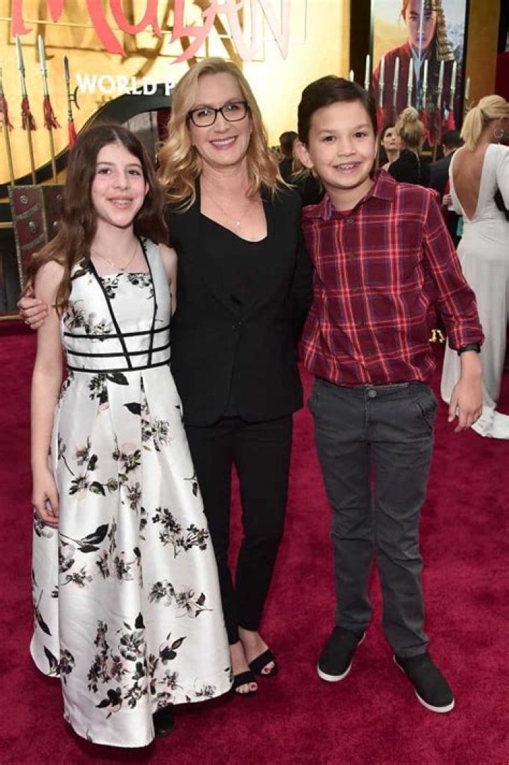 Isabel Ruby Lieberstein Biography. Facts about Angela Kinsey Daughter. 2022