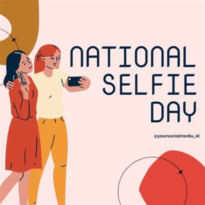 It’s National Selfie Day — Celebrate With the Most Iconic Celebrity Selfies!