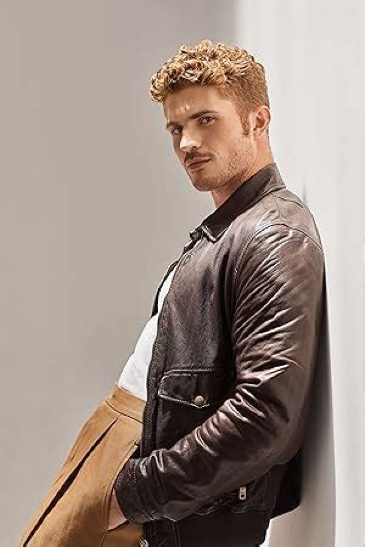 Jake Austin Walker (TV Actor) - Age, Birthday, Bio, Facts, Family, Net Worth, Height & More